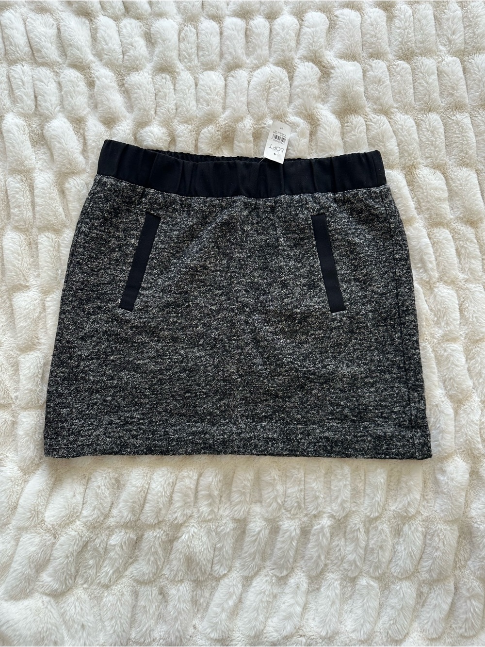 Loft Charcoal Gray Marl Tweed Mini Skirt with Elastic Waist, Pockets, Size M NWT